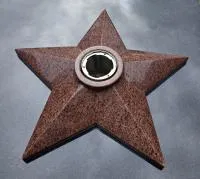 Звезда красный гранит ø 800 мм. (518226) поставка комплект горелка ГВД 379 10 89 00 ПС вечный огонь монолит - массив  в Сургуте